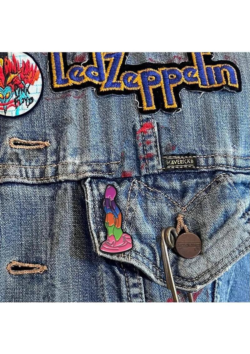 Alien Nation Enamel Pin - Lick Of The Lair - Image 4