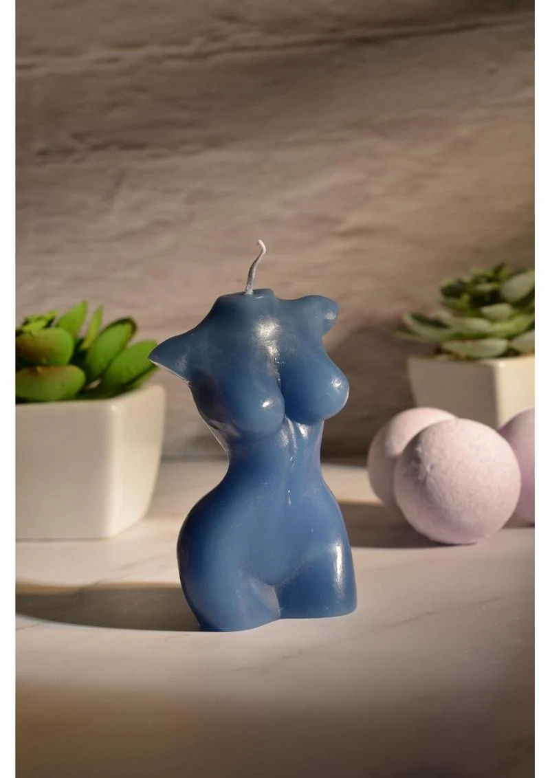 Lacire Torso Form III Candle - Image 4