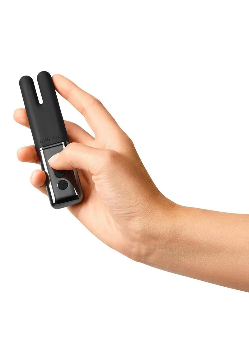 Le Wand Deux Silicone Rechargeable Dual Vibrator - Image 12