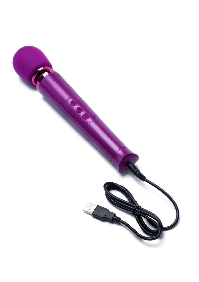 Le Wand Petite Rechargeable Silicone Vibrating Massager - Image 16